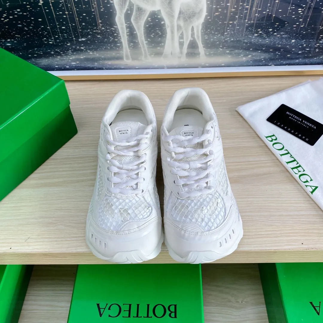 p620🐮🐮High-end version, the original 1:1 couple style new model is on the shelves🔥BV Orbit sneakers Wang Yibo's same style couple's Dad Runner sneakers, made of lightweight technical mesh fabric. Features a geometric patterned rubber outsole. The outsole is made of color-blocked TPU outsole. Size: women’s shoes 35-40, men’s shoes 39-45.